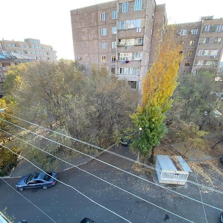 Large Cozy Apartment On Beginning Of Komitas Ave Erivan Exterior foto