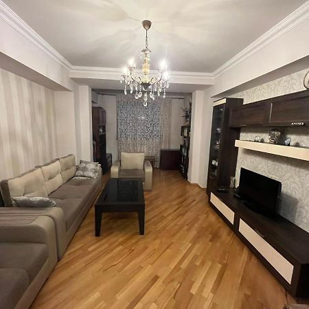 Large Cozy Apartment On Beginning Of Komitas Ave Erivan Exterior foto
