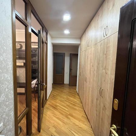 Large Cozy Apartment On Beginning Of Komitas Ave Erivan Exterior foto