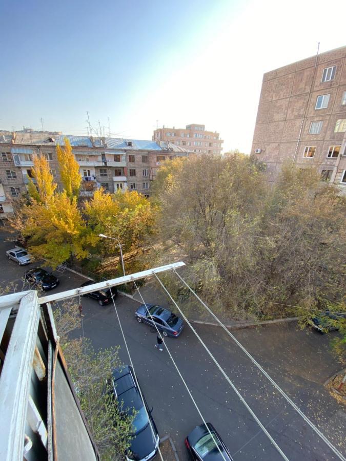 Large Cozy Apartment On Beginning Of Komitas Ave Erivan Exterior foto