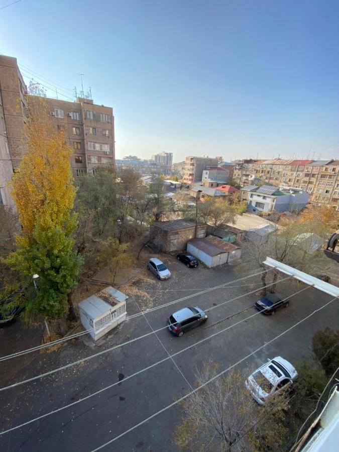 Large Cozy Apartment On Beginning Of Komitas Ave Erivan Exterior foto