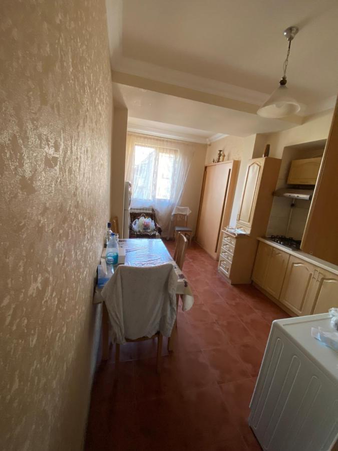 Large Cozy Apartment On Beginning Of Komitas Ave Erivan Exterior foto