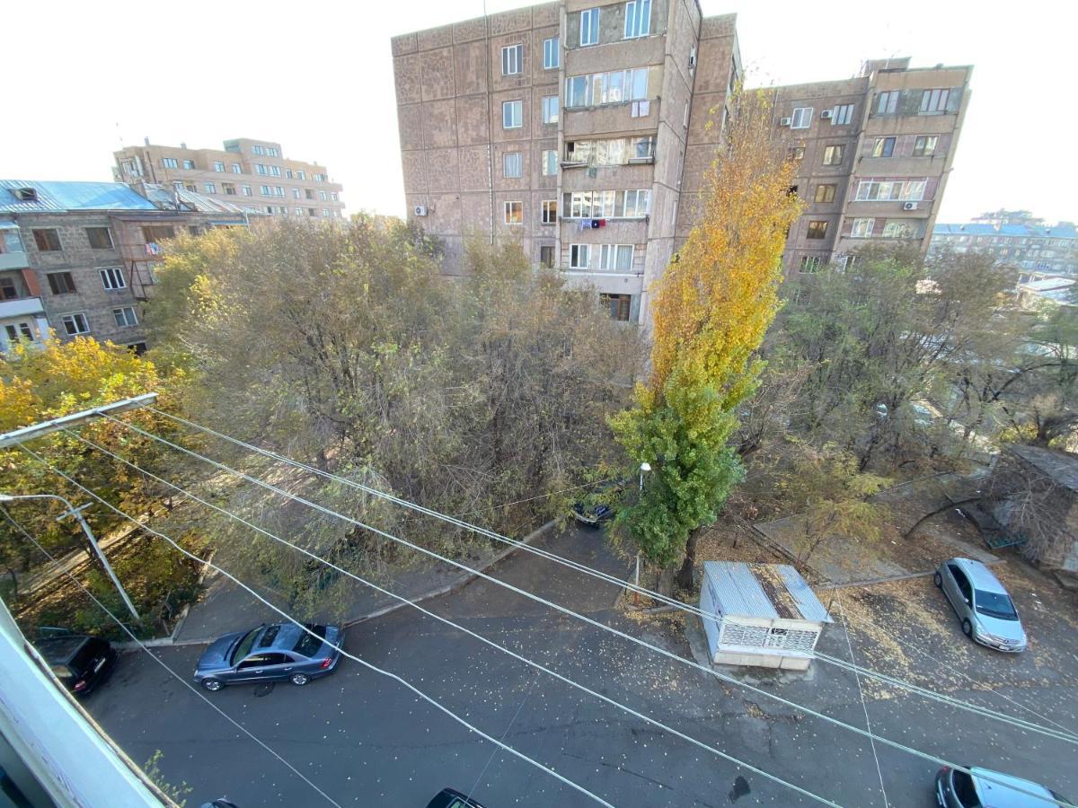 Large Cozy Apartment On Beginning Of Komitas Ave Erivan Exterior foto