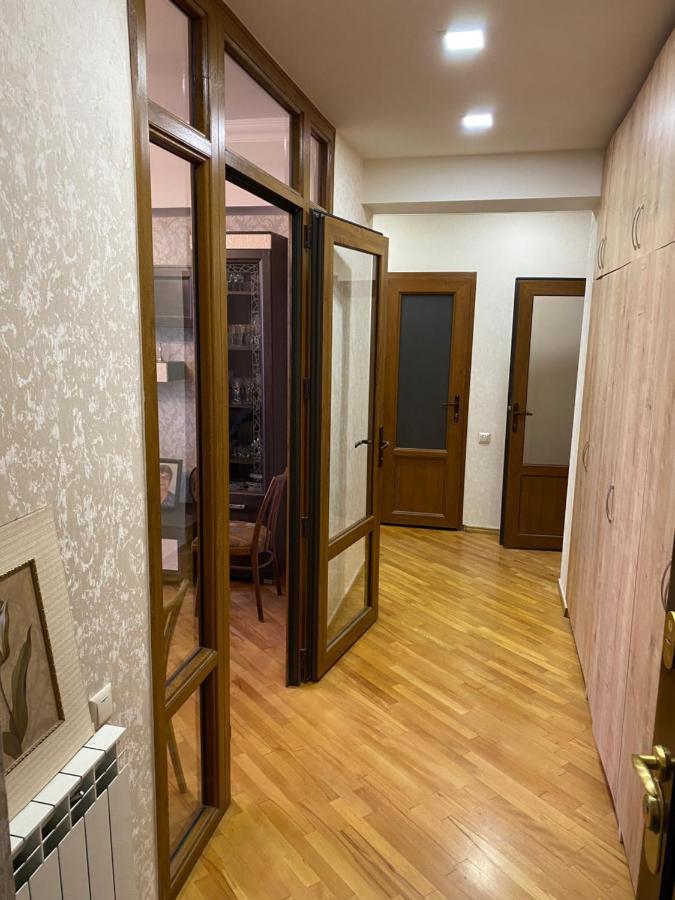 Large Cozy Apartment On Beginning Of Komitas Ave Erivan Exterior foto
