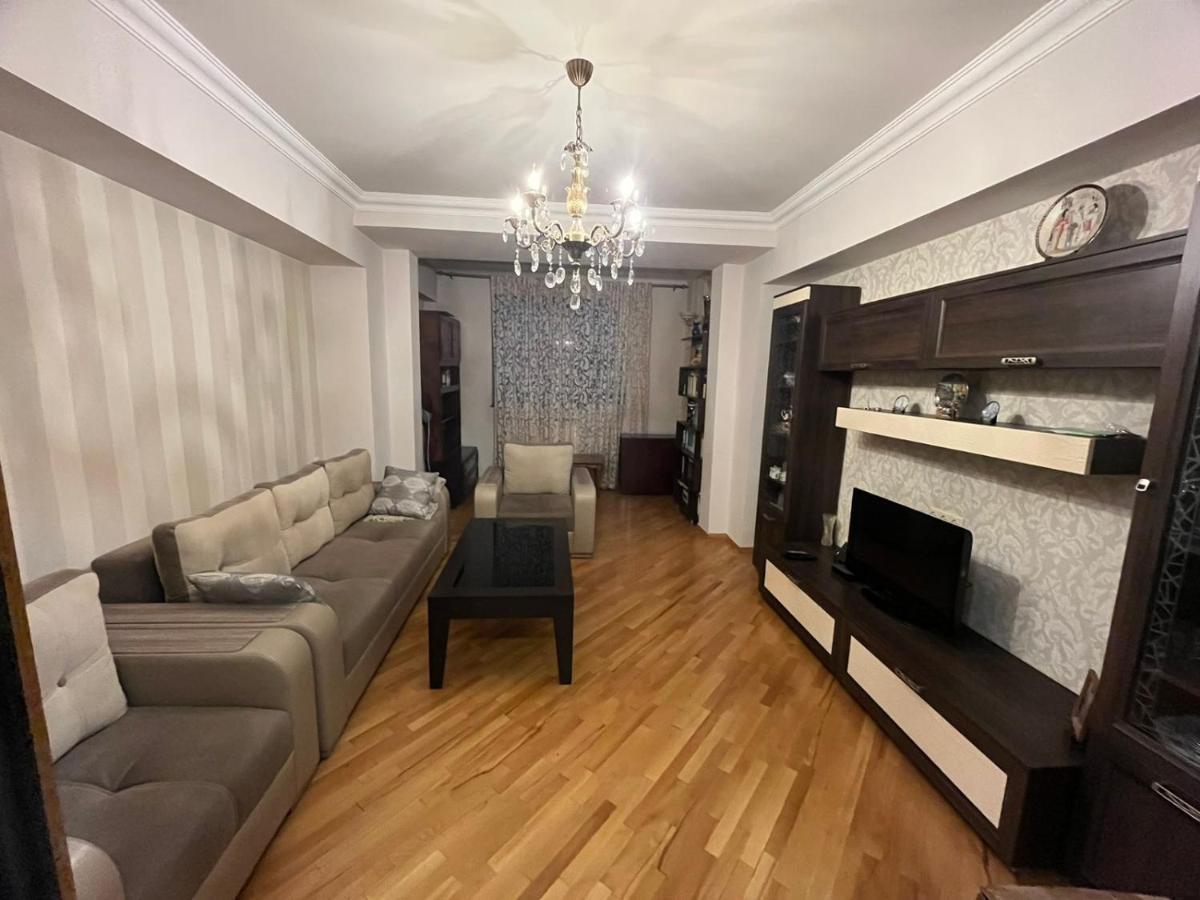 Large Cozy Apartment On Beginning Of Komitas Ave Erivan Exterior foto