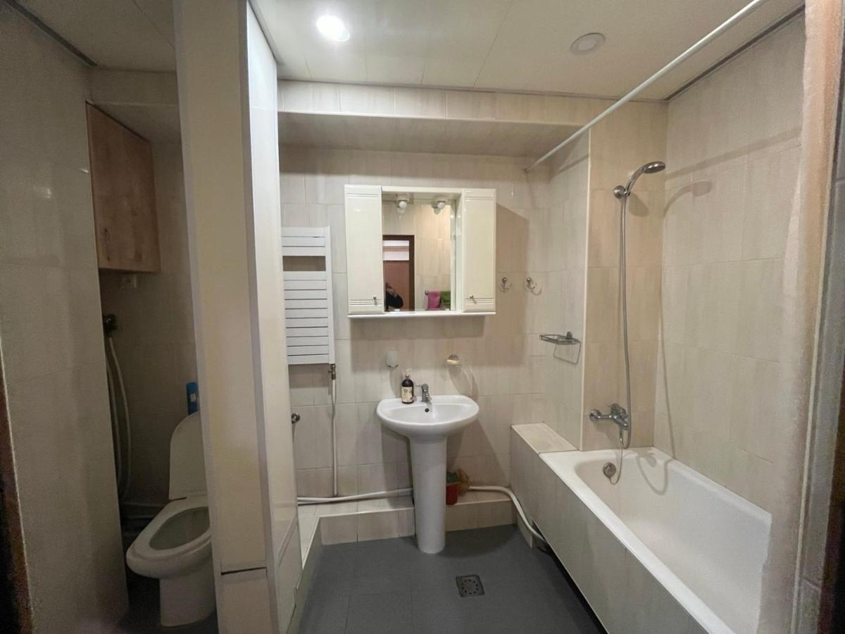 Large Cozy Apartment On Beginning Of Komitas Ave Erivan Exterior foto