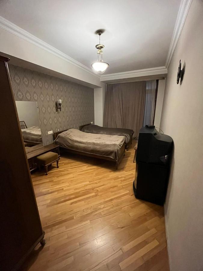 Large Cozy Apartment On Beginning Of Komitas Ave Erivan Exterior foto