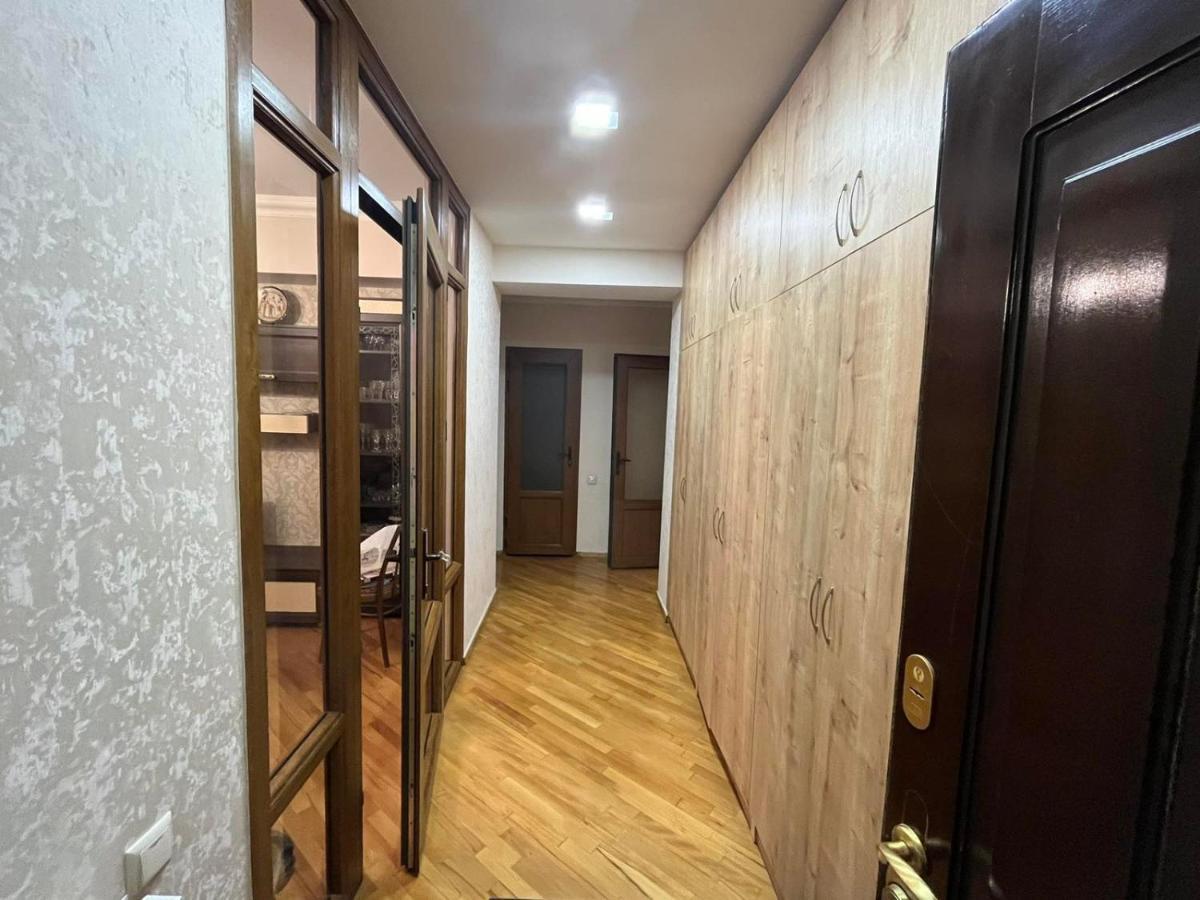 Large Cozy Apartment On Beginning Of Komitas Ave Erivan Exterior foto