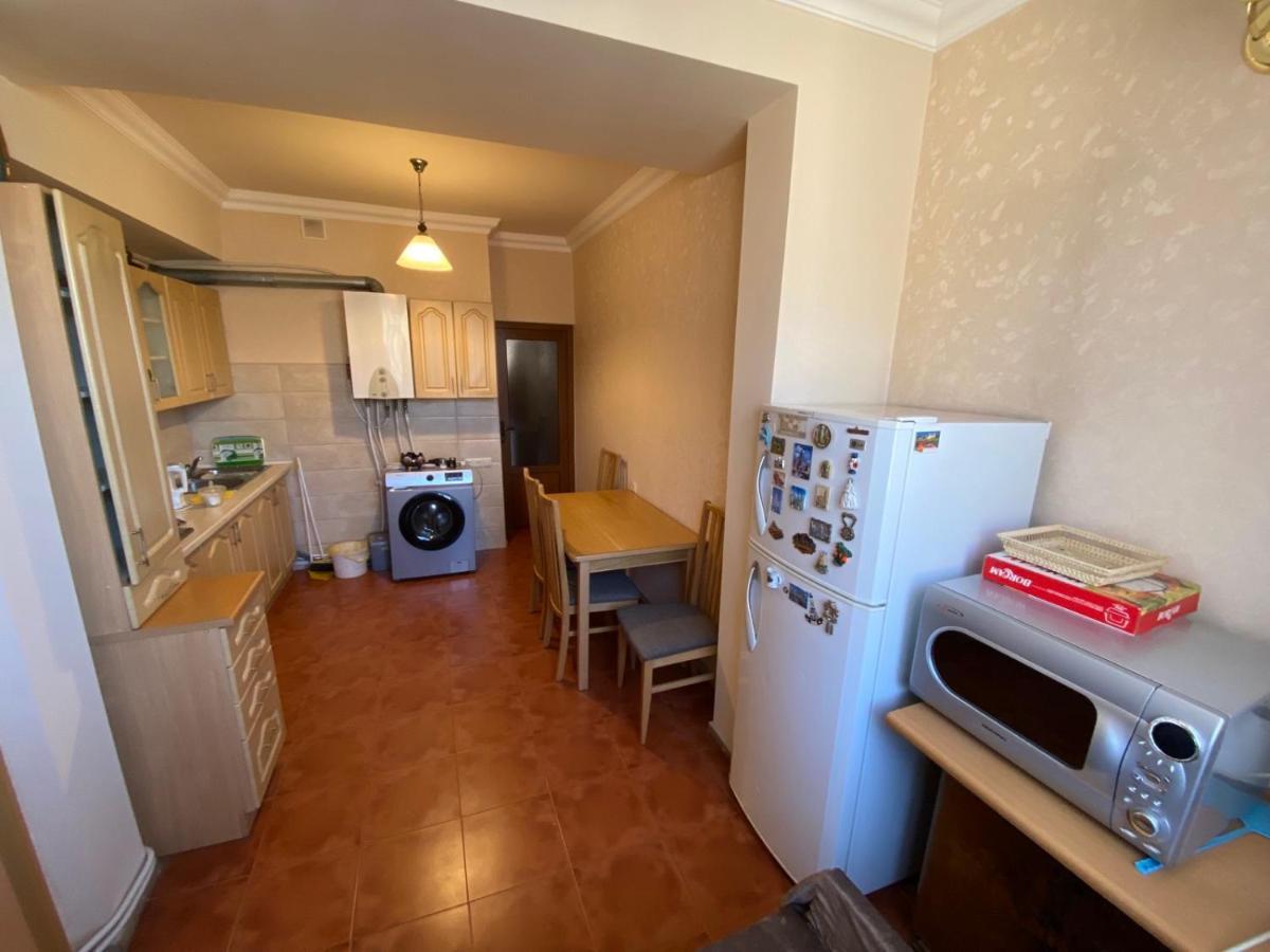 Large Cozy Apartment On Beginning Of Komitas Ave Erivan Exterior foto
