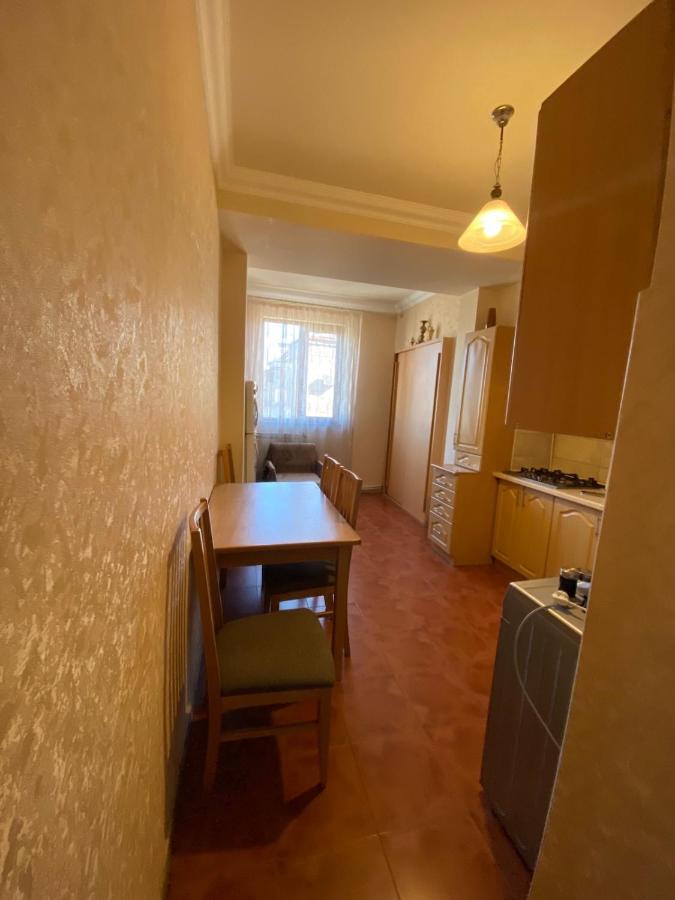 Large Cozy Apartment On Beginning Of Komitas Ave Erivan Exterior foto